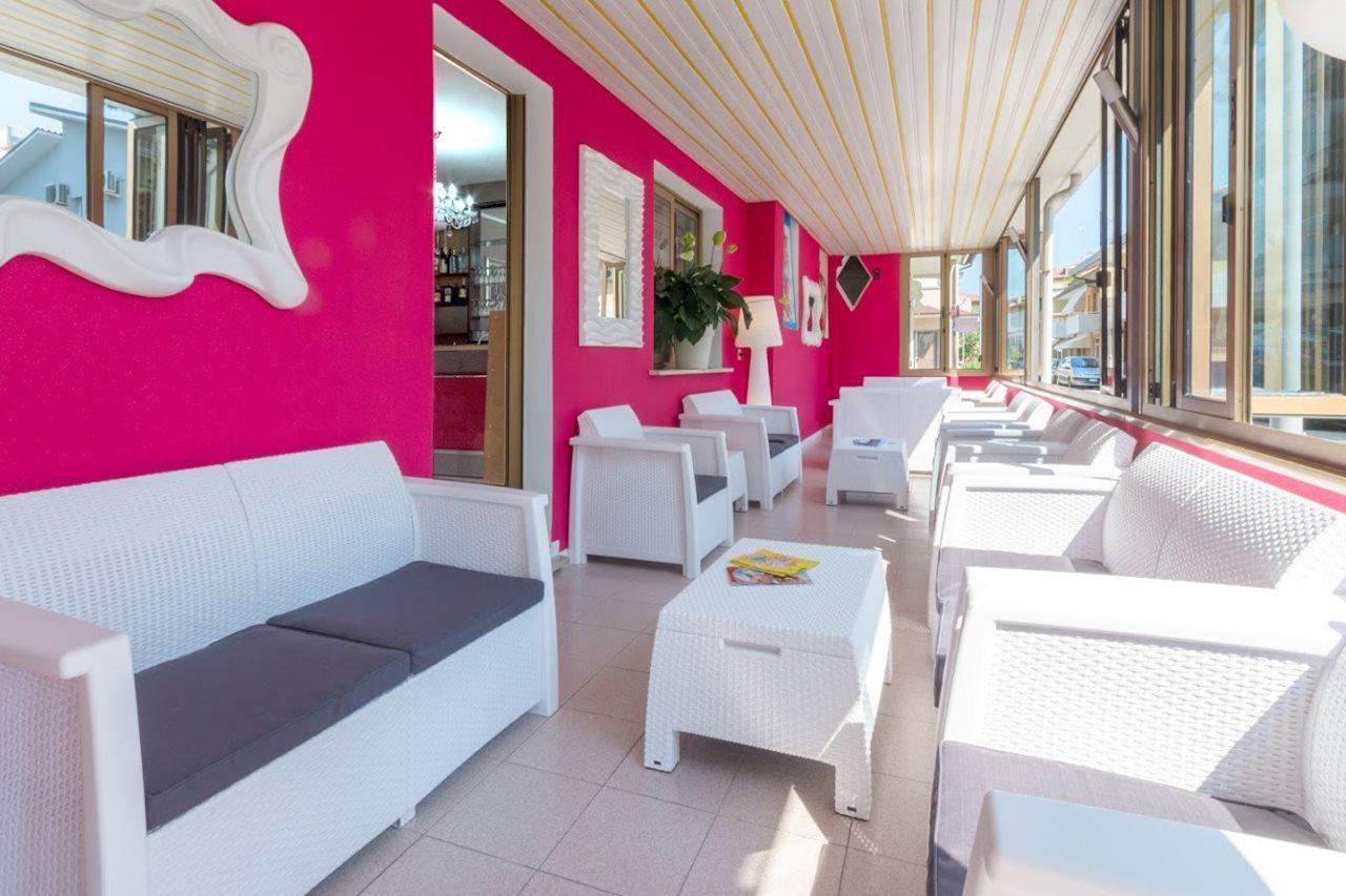 Hotel Romantik Lignano Sabbiadoro Kültér fotó